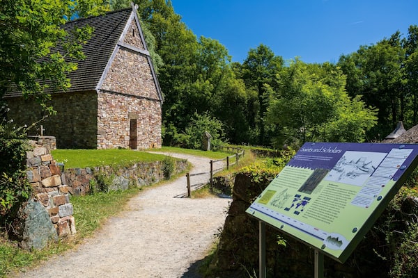Irish National Heritage Park showing a small town or village and heritage elements