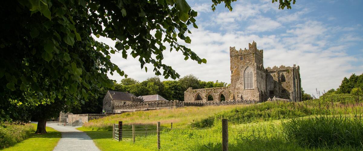 Tintern Abbey which includes heritage architecture and building ruins