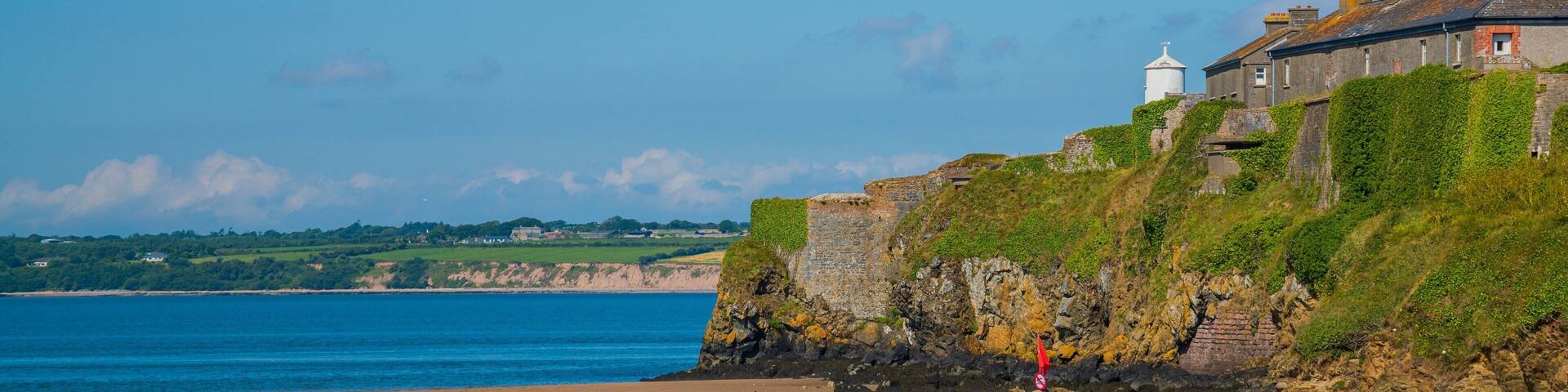Duncannon Beach which includes rugged coastline, a sandy beach and general coastal views