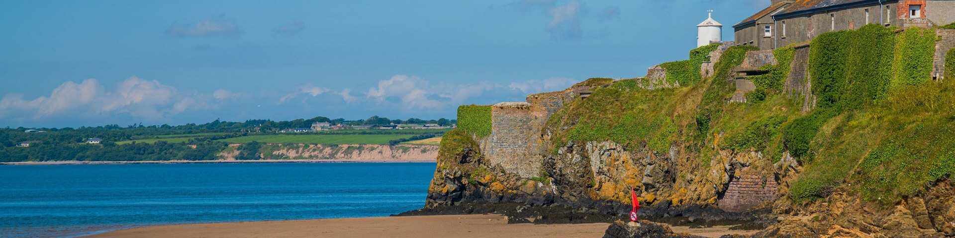 Duncannon Beach which includes rugged coastline, a sandy beach and general coastal views