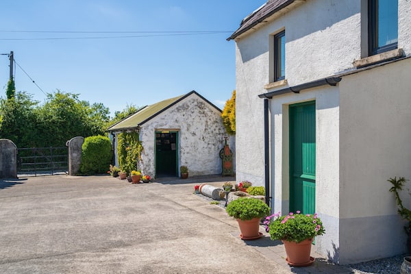 Kennedy Homestead which includes a house and heritage elements