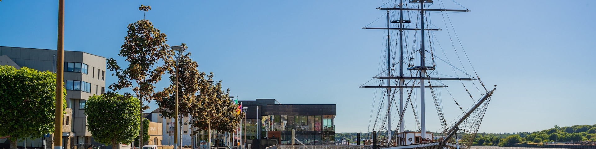 Dunbrody Emigrant Ship which includes boating, heritage elements and a bay or harbor