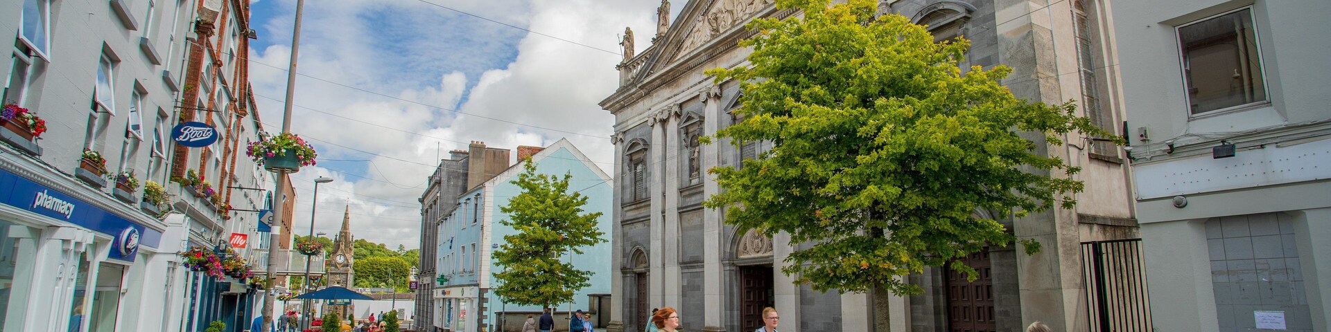Holy Trinity Cathedral showing heritage architecture and street scenes