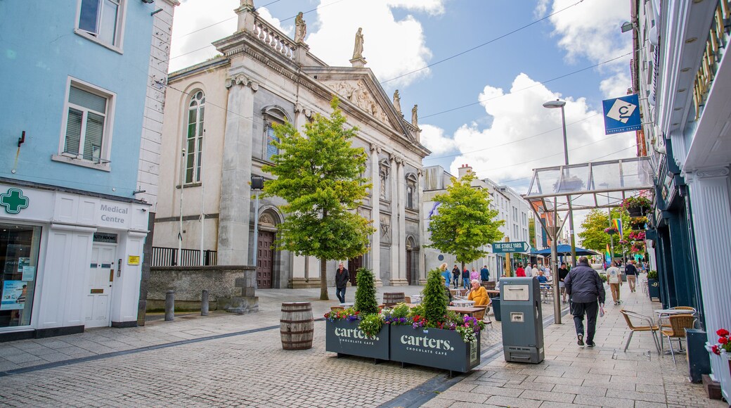 Holy Trinity Cathedral showing heritage architecture and street scenes