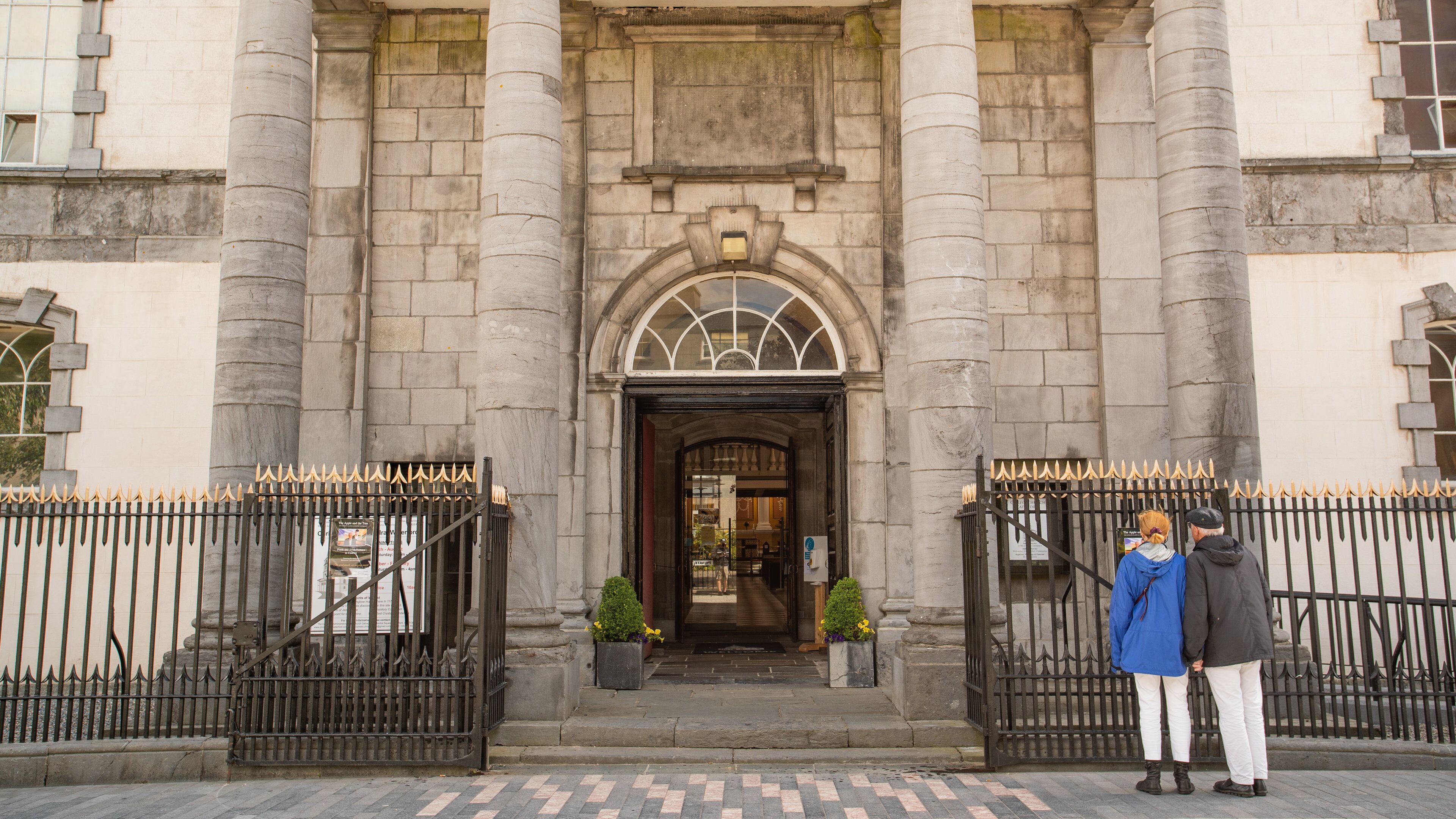 Christ Church Cathedral featuring heritage elements and a church or cathedral as well as a couple