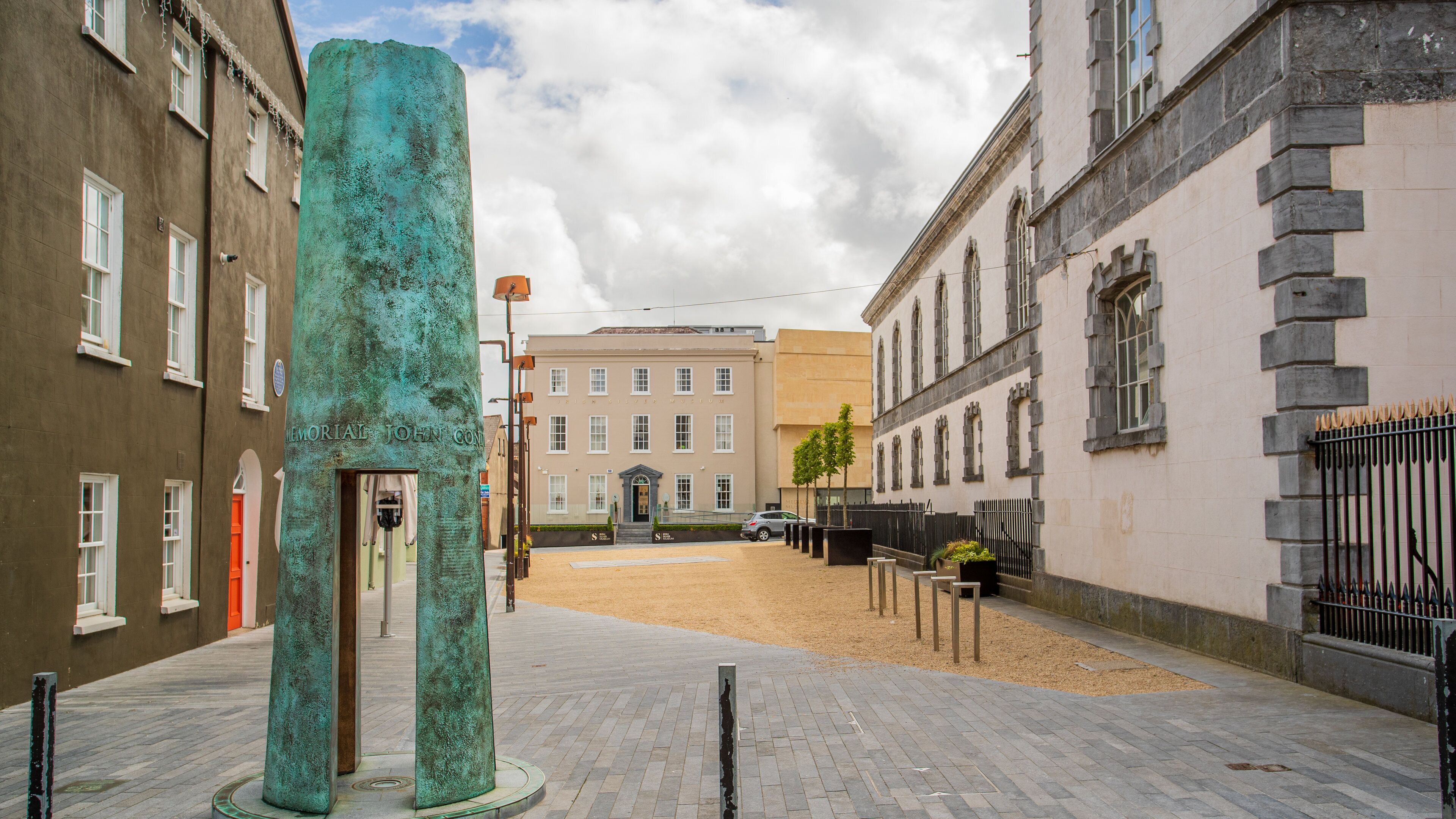 Christ Church Cathedral showing outdoor art