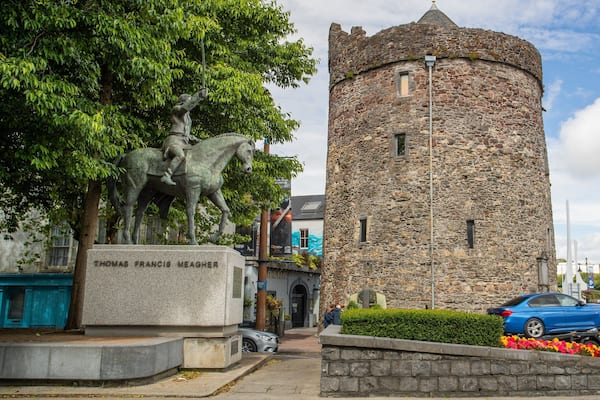 Reginald\'s Tower showing a statue or sculpture and heritage elements