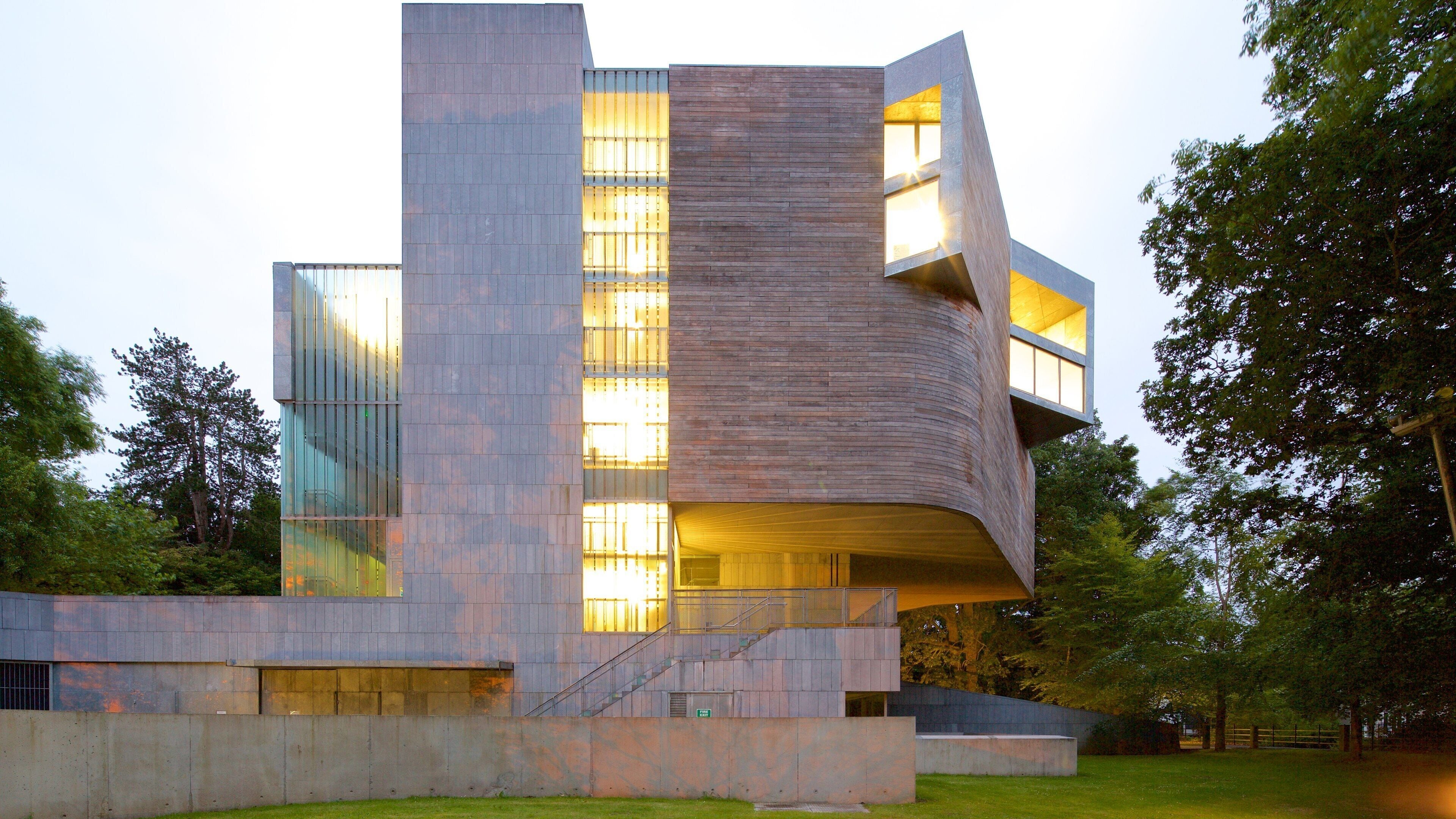 Glucksman Gallery featuring modern architecture