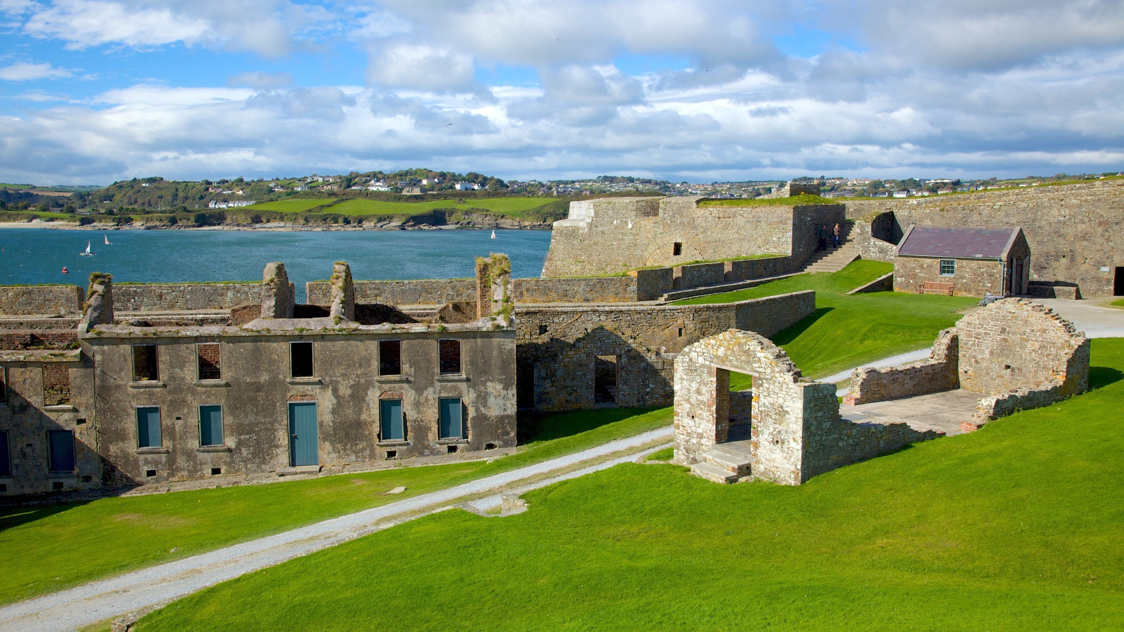 Charles Fort which includes heritage architecture, building ruins and general coastal views
