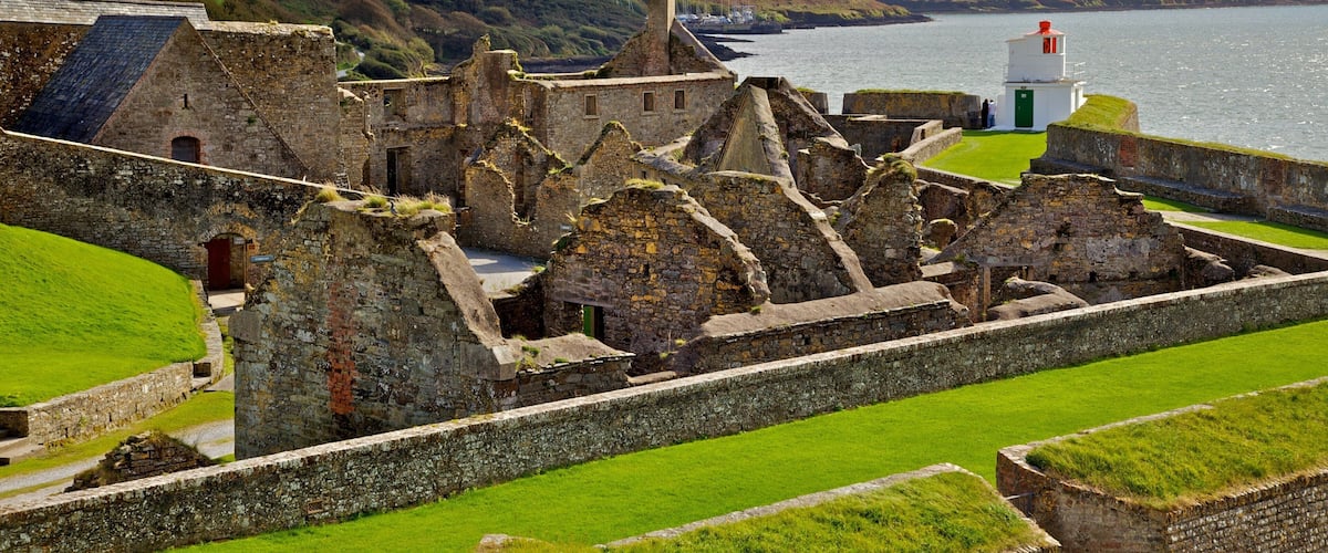 Charles Fort showing heritage architecture, building ruins and general coastal views