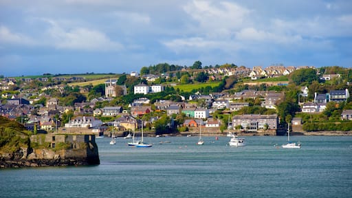 チャールズ砦 表示 ボート, 海岸沿いの町 と 海岸線の眺め