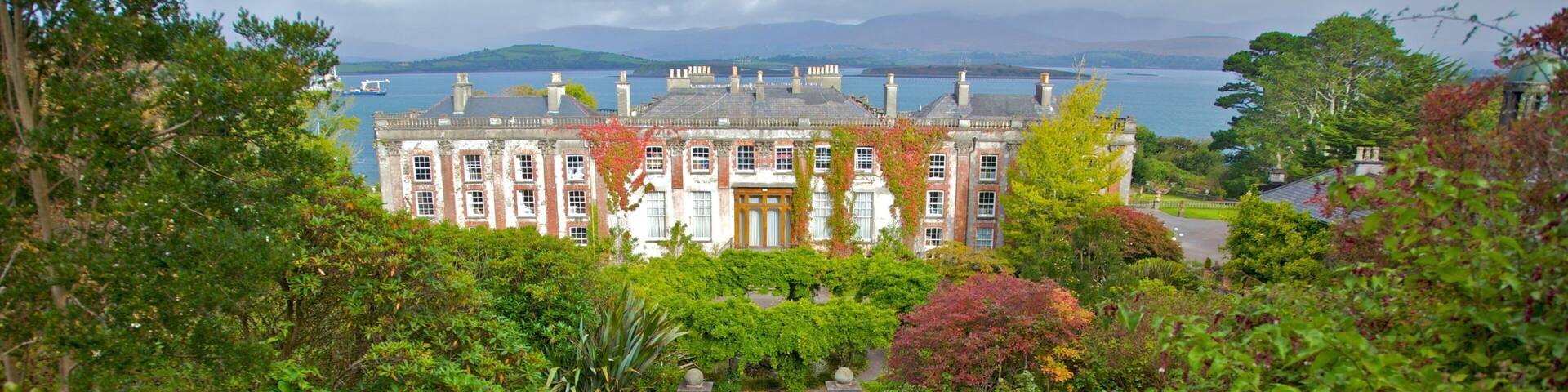 Bantry House que incluye un jardín, castillo o palacio y patrimonio de arquitectura