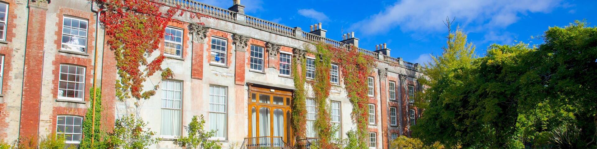 Bantry House mit einem Park, historische Architektur und Stadt