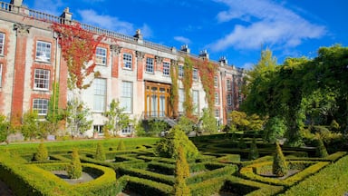 Bantry House and Garden featuring heritage architecture, a park and a city