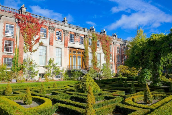 Bantry House mit einem Park, historische Architektur und Stadt