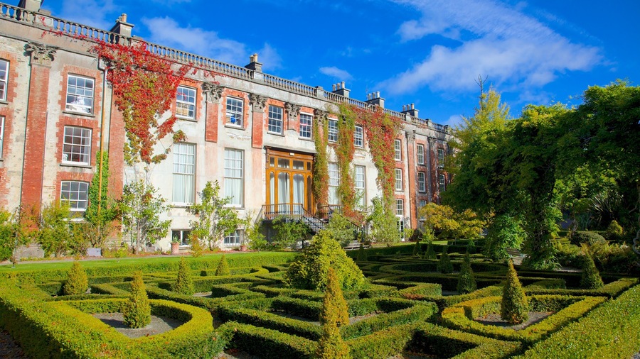 Bantry House and Garden featuring heritage architecture, a park and a city