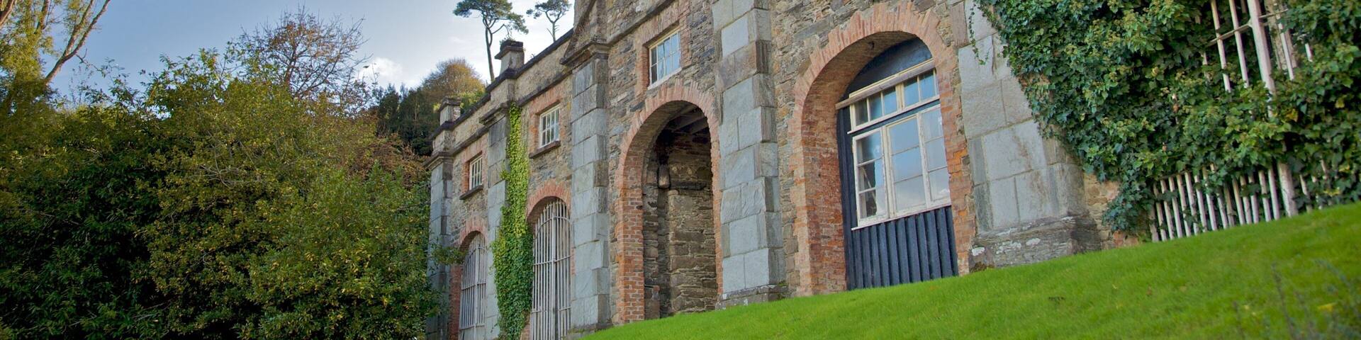 Bantry House and Garden showing a castle and heritage architecture