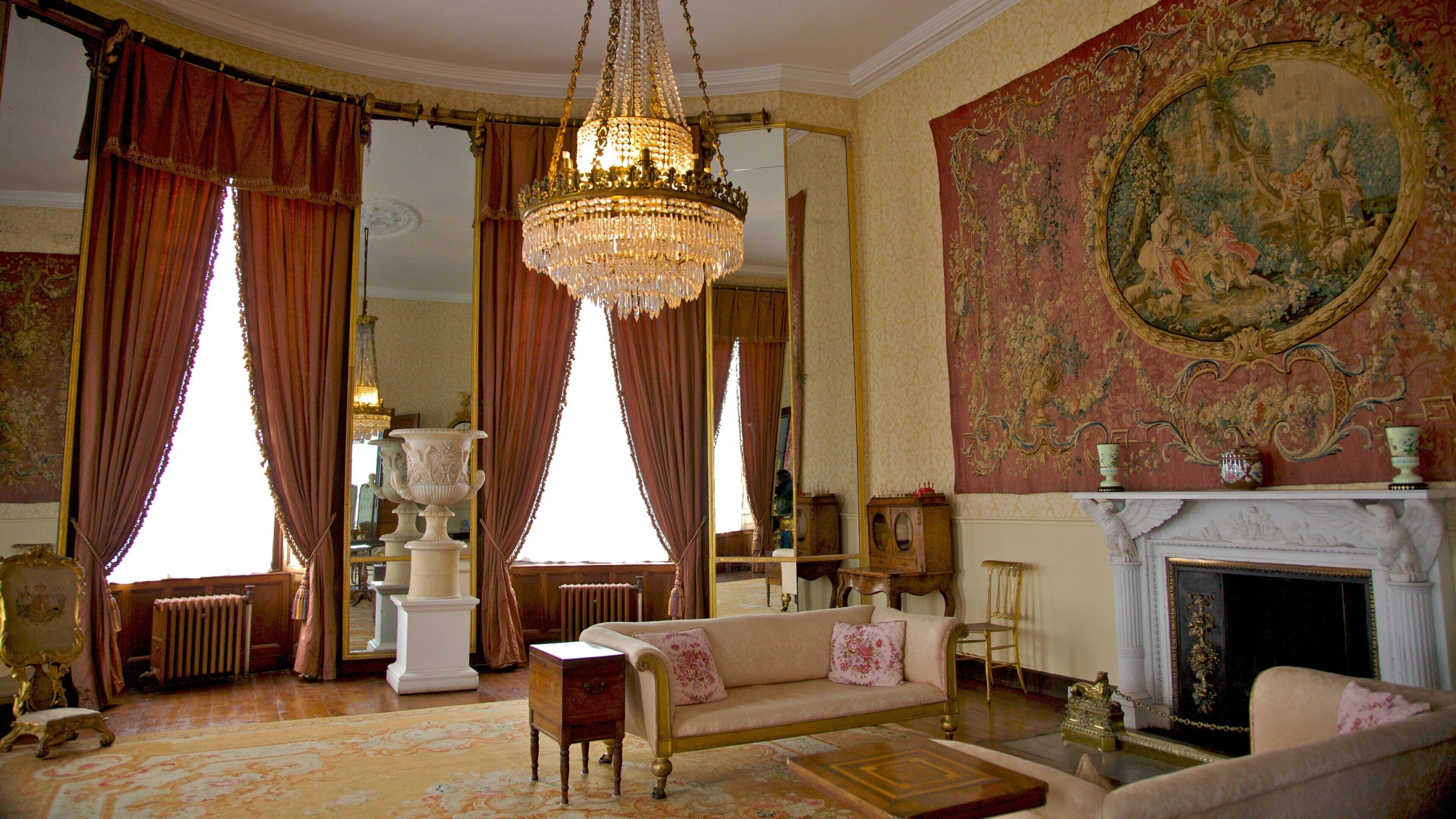 Bantry House and Garden showing heritage architecture, interior views and a house