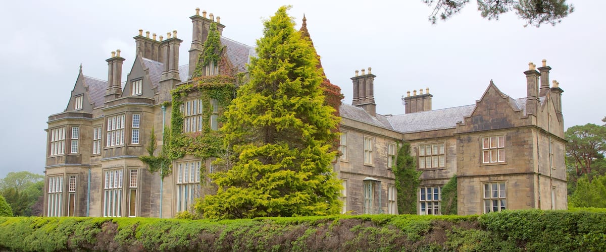 Muckross House ซึ่งรวมถึง มรดกทางสถาปัตยกรรม, มรดกวัฒนธรรม และ ปราสาทหรือพระราชวัง