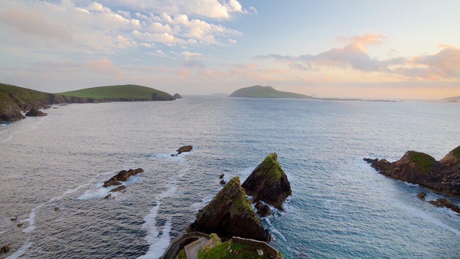 Slea Head featuring rugged coastline and general coastal views