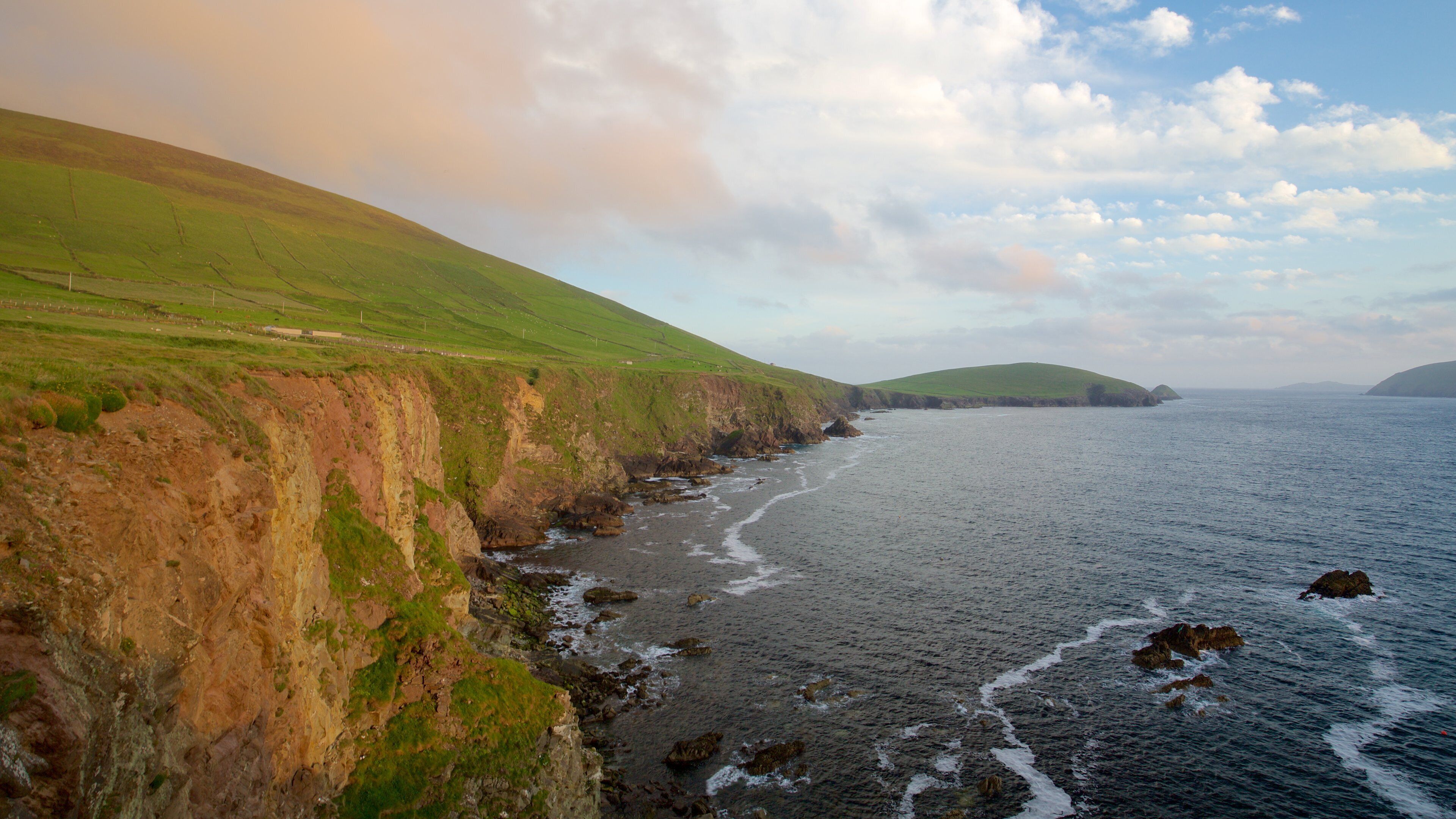 Slea Head showing general coastal views, rocky coastline and tranquil scenes
