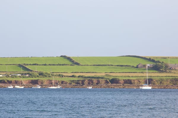 Plage de Ventry montrant scĂšnes tranquilles et riviĂšre ou ruisseau