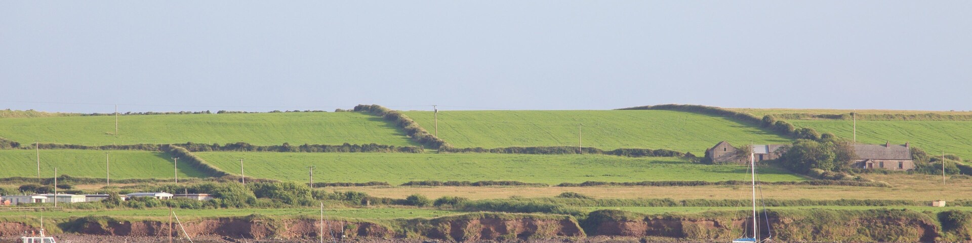Ventry Beach mostrando um rio ou córrego e cenas tranquilas