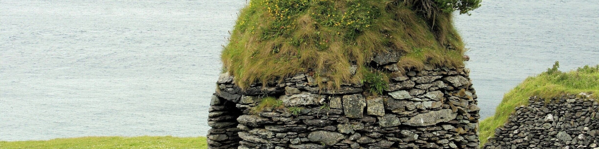 One of the many abandoned 'huts' on the Great Blasket (An Blascaod Mór). The island was inhabited until 1953 when the Irish government evacuated the island. Many of the population immigrated to Springfield, Massachusetts in the USA.