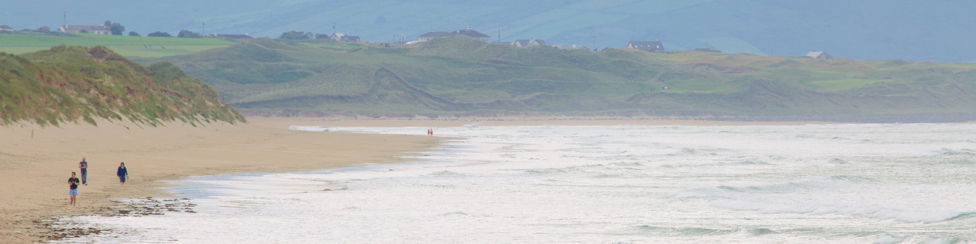 Banna Beach caracterizando cenas tranquilas, uma praia de areia e paisagens litorâneas