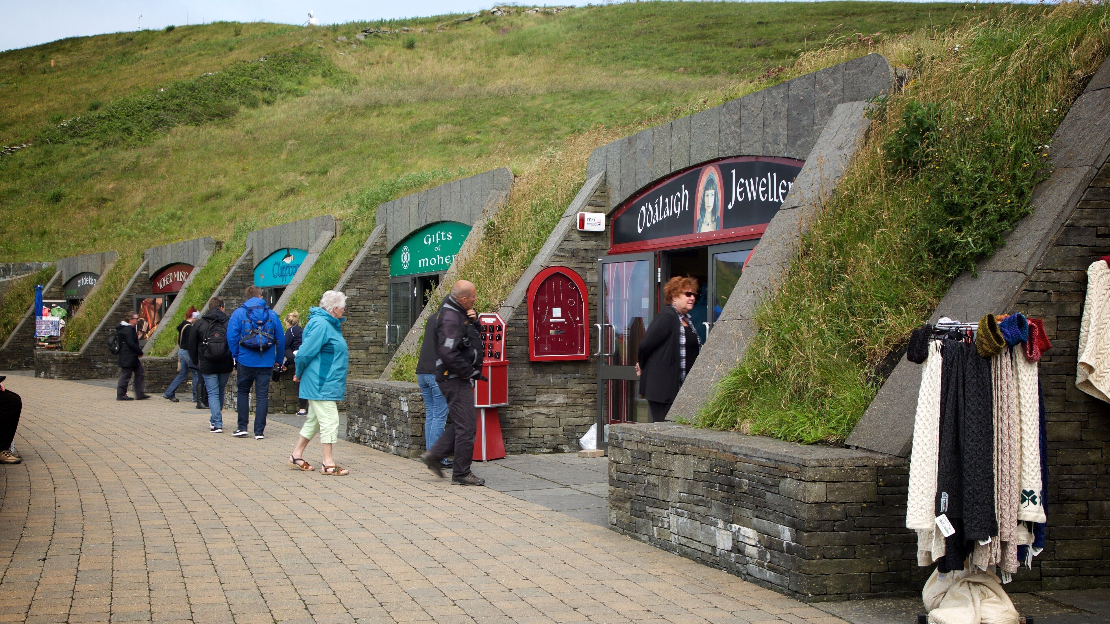 モハーの断崖 表示 マーケット 及び 少数の人々