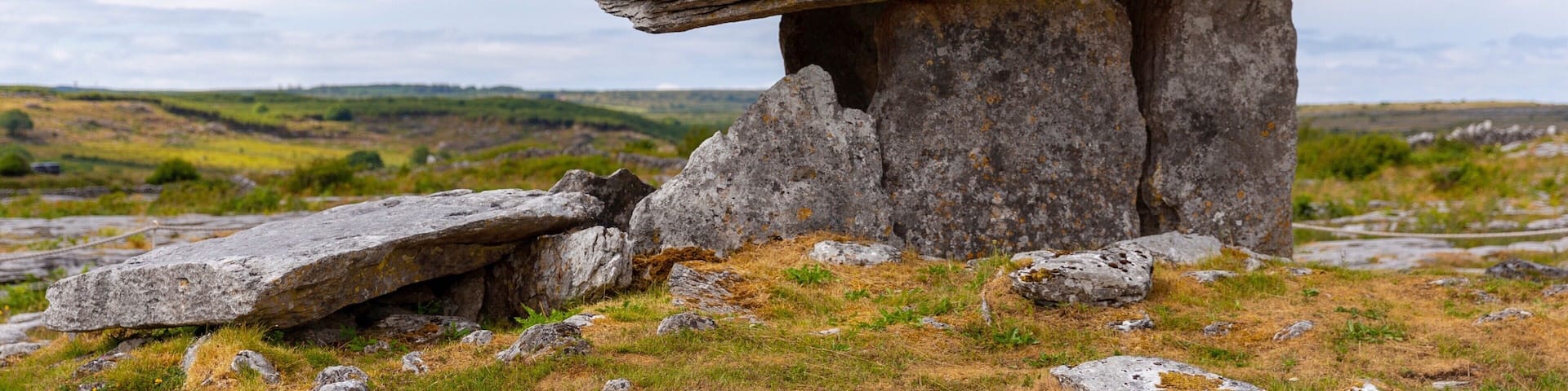 The Poulnabrone Dolmen in Burren National Park, County Clare.
#Trovember #architecture