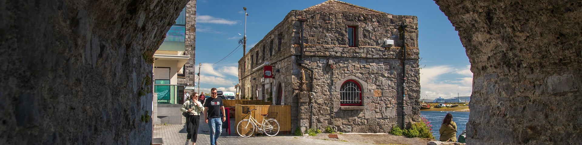 Spanish Arch featuring street scenes and heritage elements as well as a couple