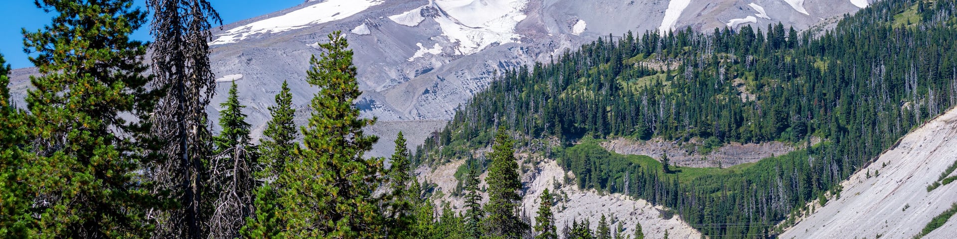 The South Face of Mount Hood in Hood River County, Oregon, USA. This dormant volcanic peak in the Cascade Range looms over Portland, OR.