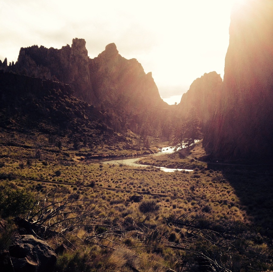 Sunset over the rocks at Smith Rock, Rogue River - Siskiyou National Forest, Oregon