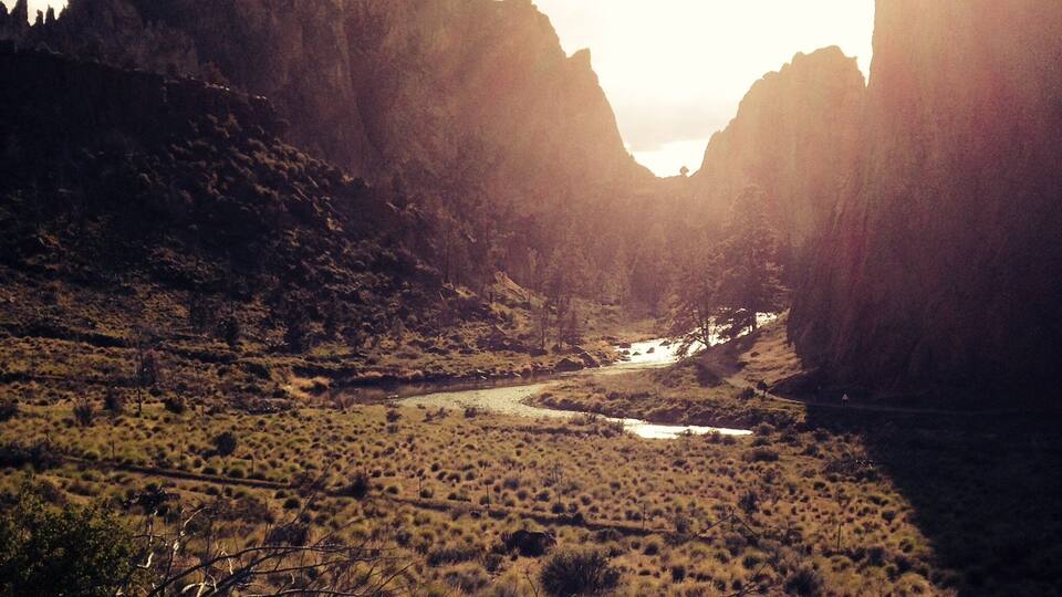 Sunset over the rocks at Smith Rock, Rogue River - Siskiyou National Forest, Oregon