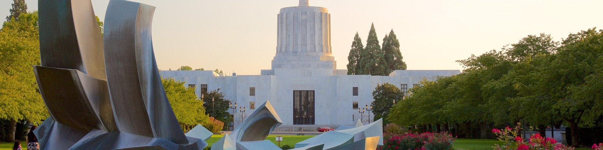 Capitólio Estadual de Oregon mostrando arte ao ar livre