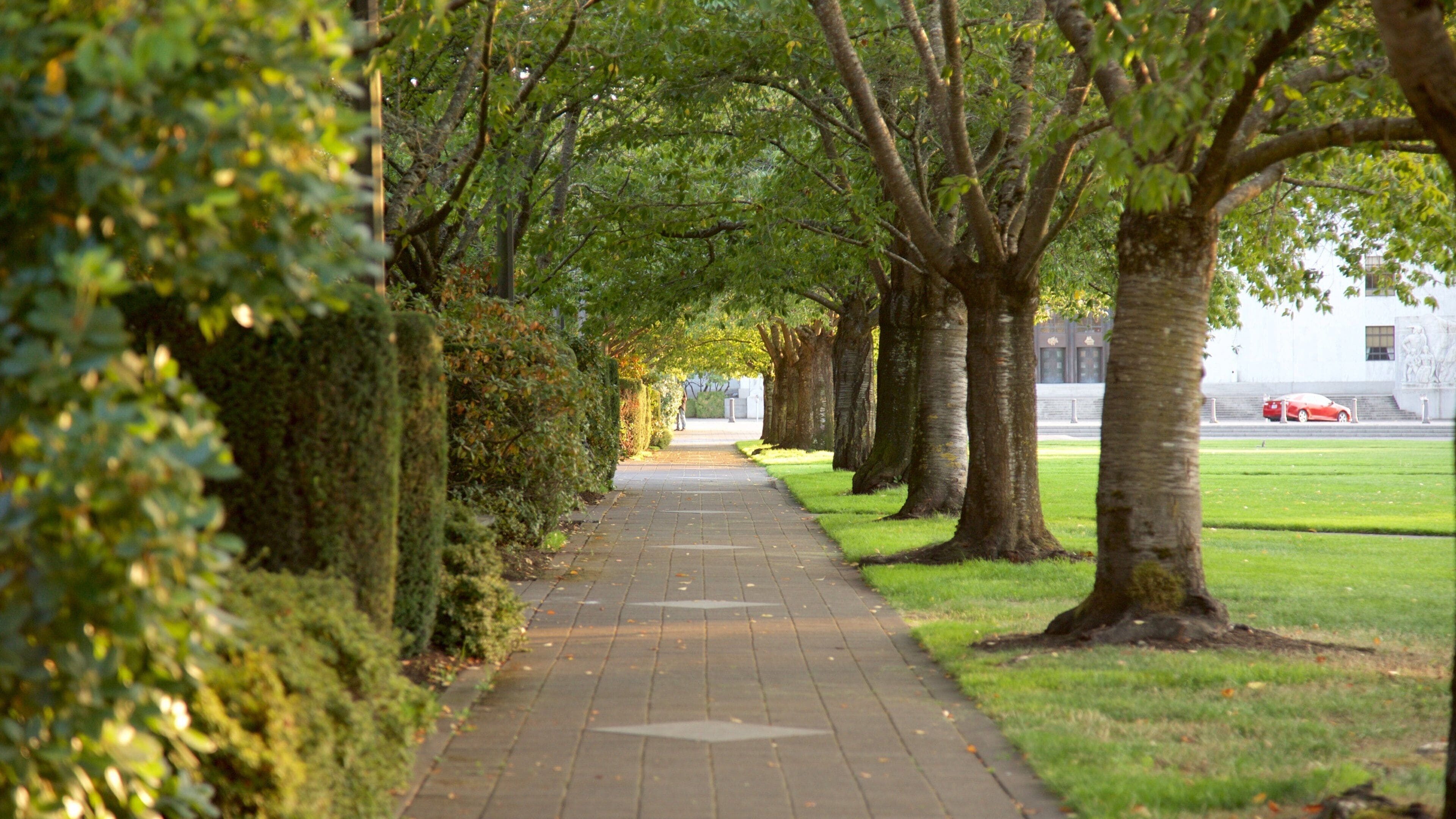 Oregon State Capitol which includes a park