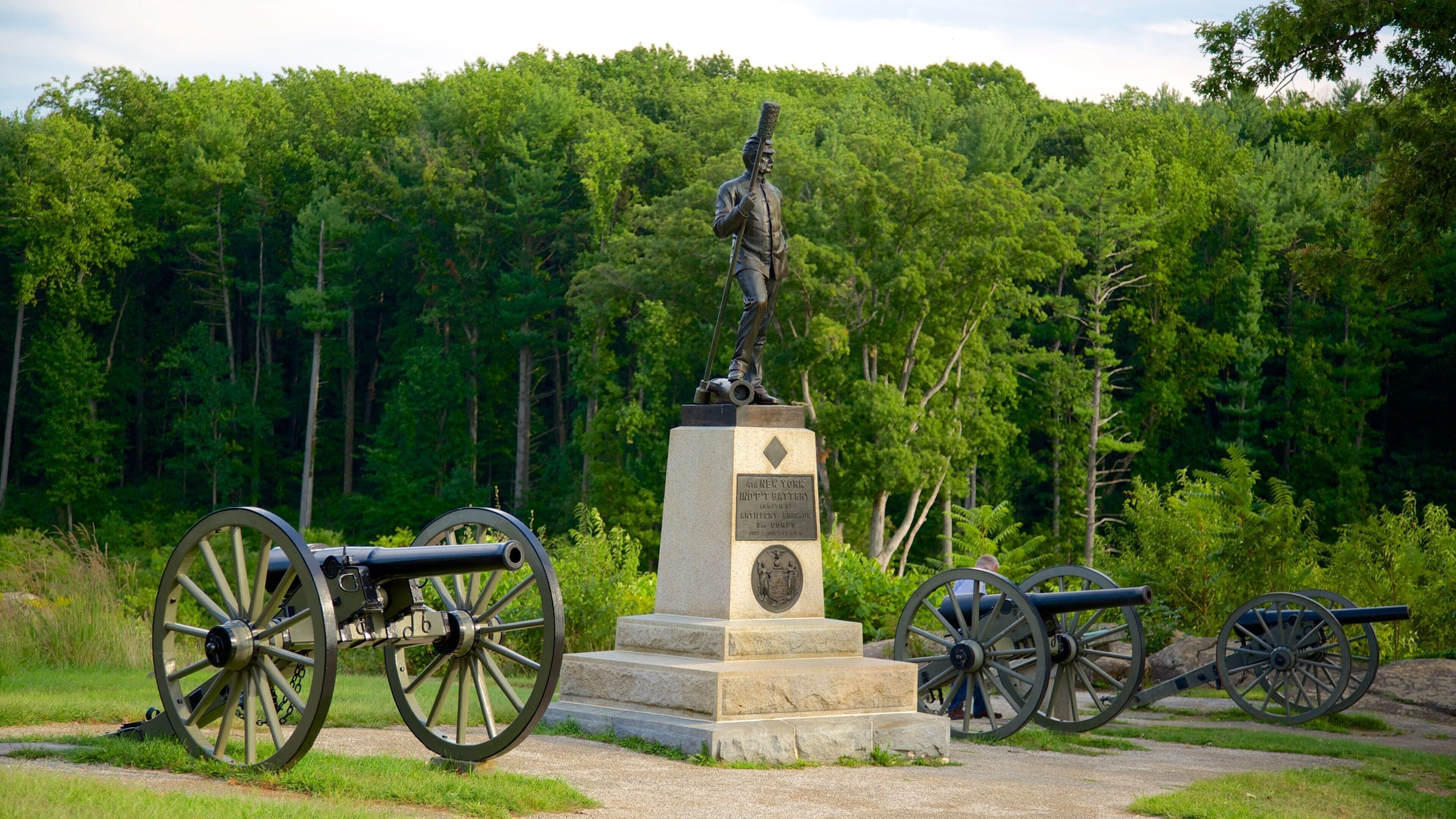 Gettysburg National Military Park mostrando un monumento, elementos patrimoniales y artículos militares