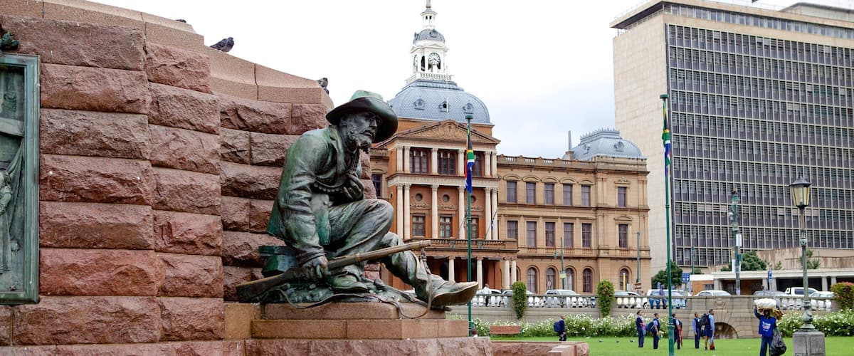 Church Square showing a statue or sculpture, a square or plaza and a city