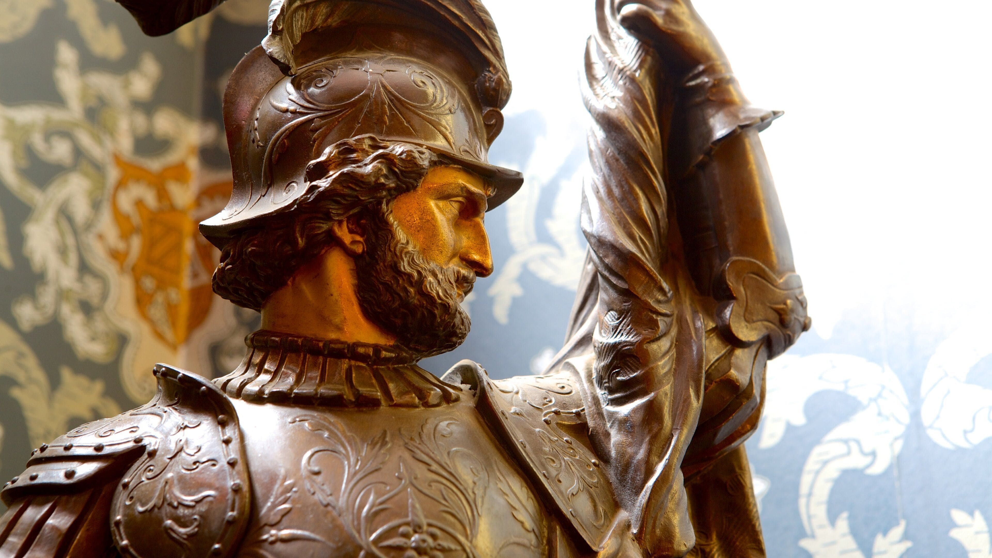 Melrose House ofreciendo arte, una estatua o escultura y vistas interiores