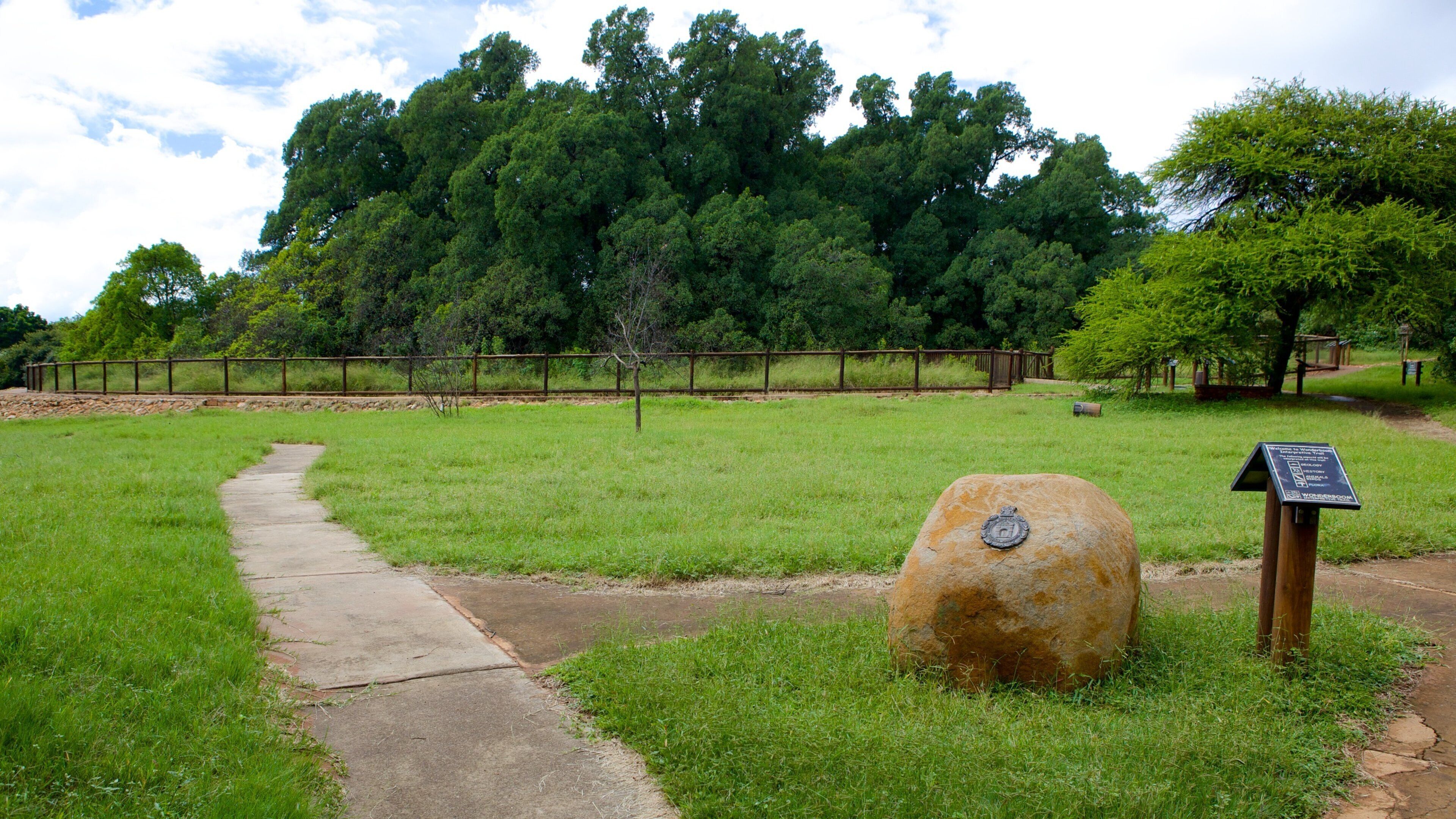 Wonderboom Nature Reserve showing a garden and landscape views