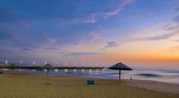 North Beach mostrando una puesta de sol y una playa