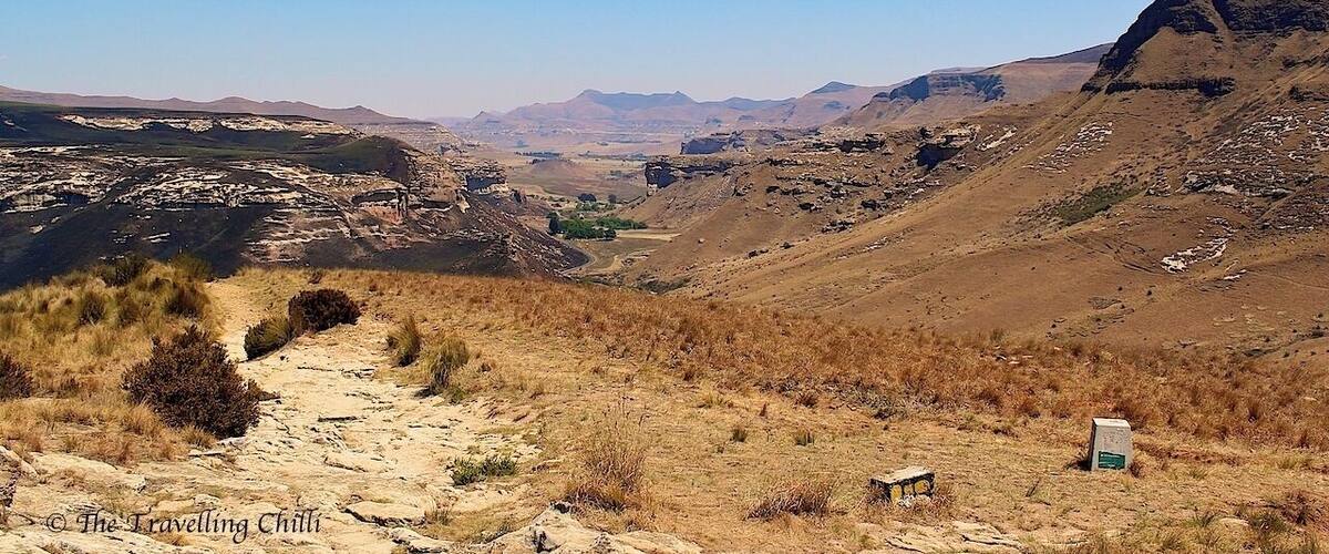 The Golden Gate Highlands NP is located north of the Drakensberg and mostly visited as a pass through to go to Lesotho. It is worth to stay for a visit and a hike. The views are stunning. This photo is taken just after the controlled fires. #nationalpark
