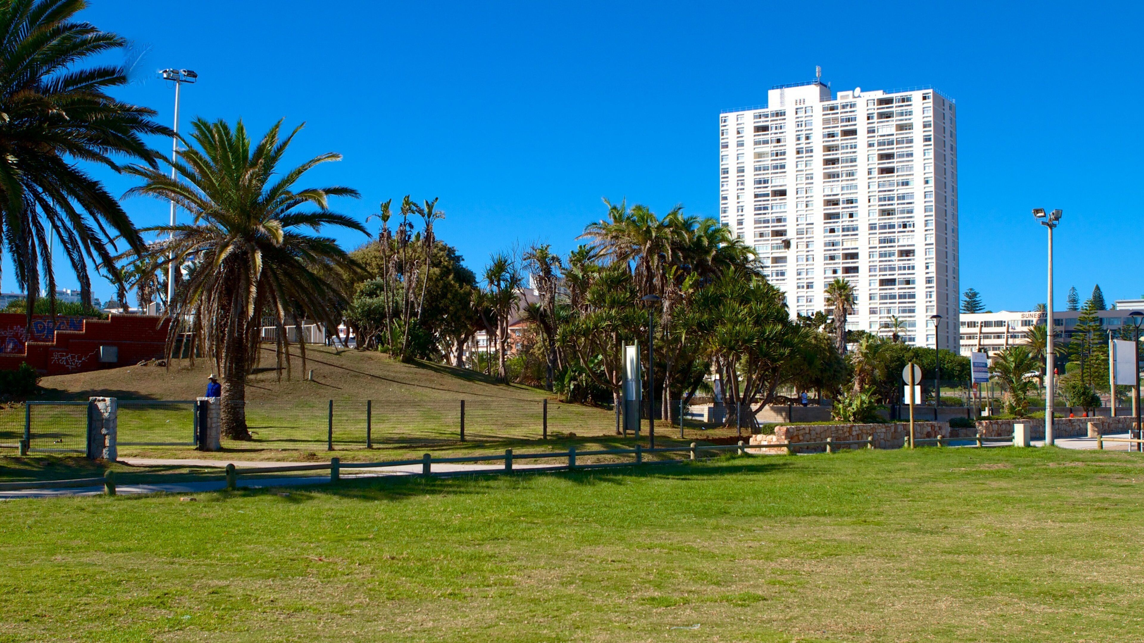 킹스 비치 을 특징 정원, 도시 과 호텔