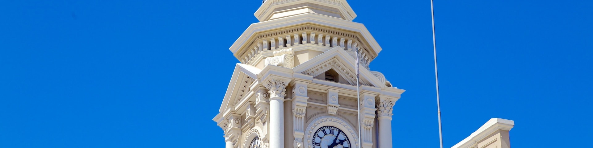 Market Square which includes a city and heritage architecture