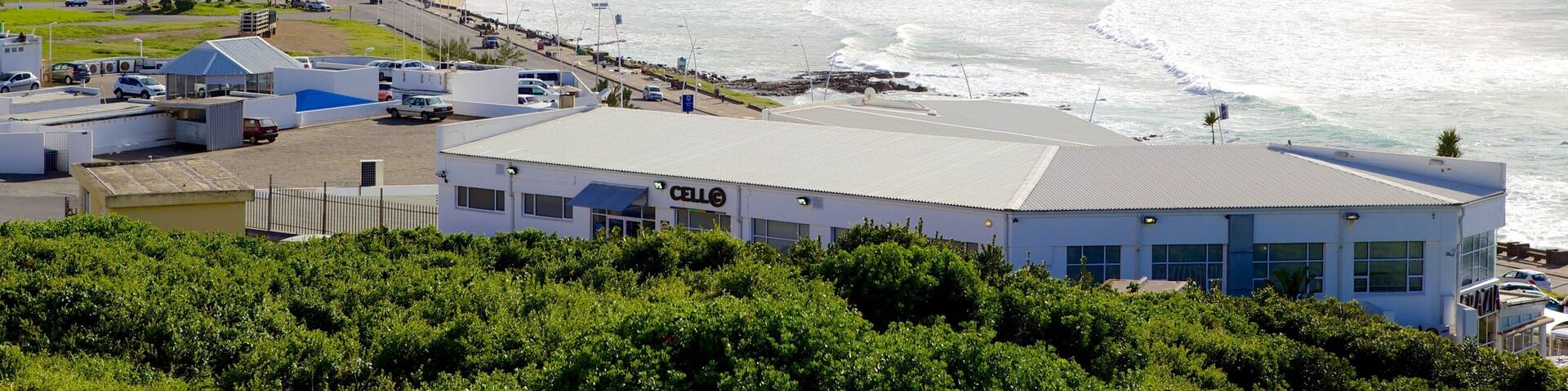 Plage Eastern montrant ville cĂŽtiĂšre, plage de sable et panoramas