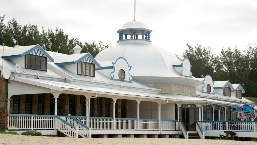 Playa Santos que incluye un bar de playa y patrimonio de arquitectura