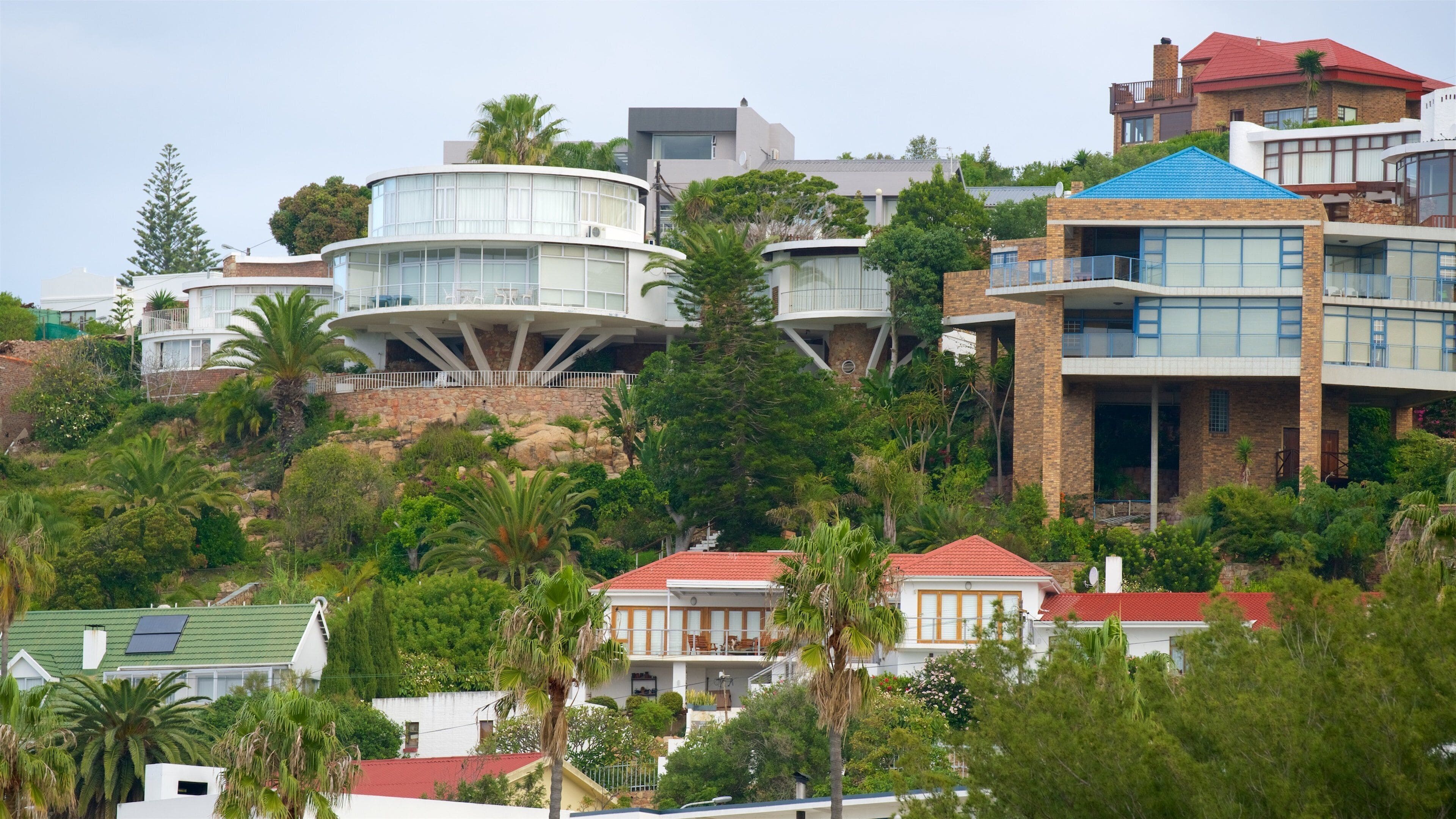 Santos Beach som inkluderer moderne arkitektur og kystby