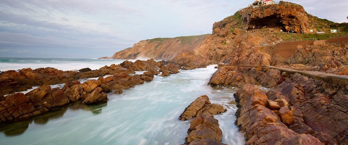St. Blaize Lighthouse showing landscape views, a lighthouse and rugged coastline
