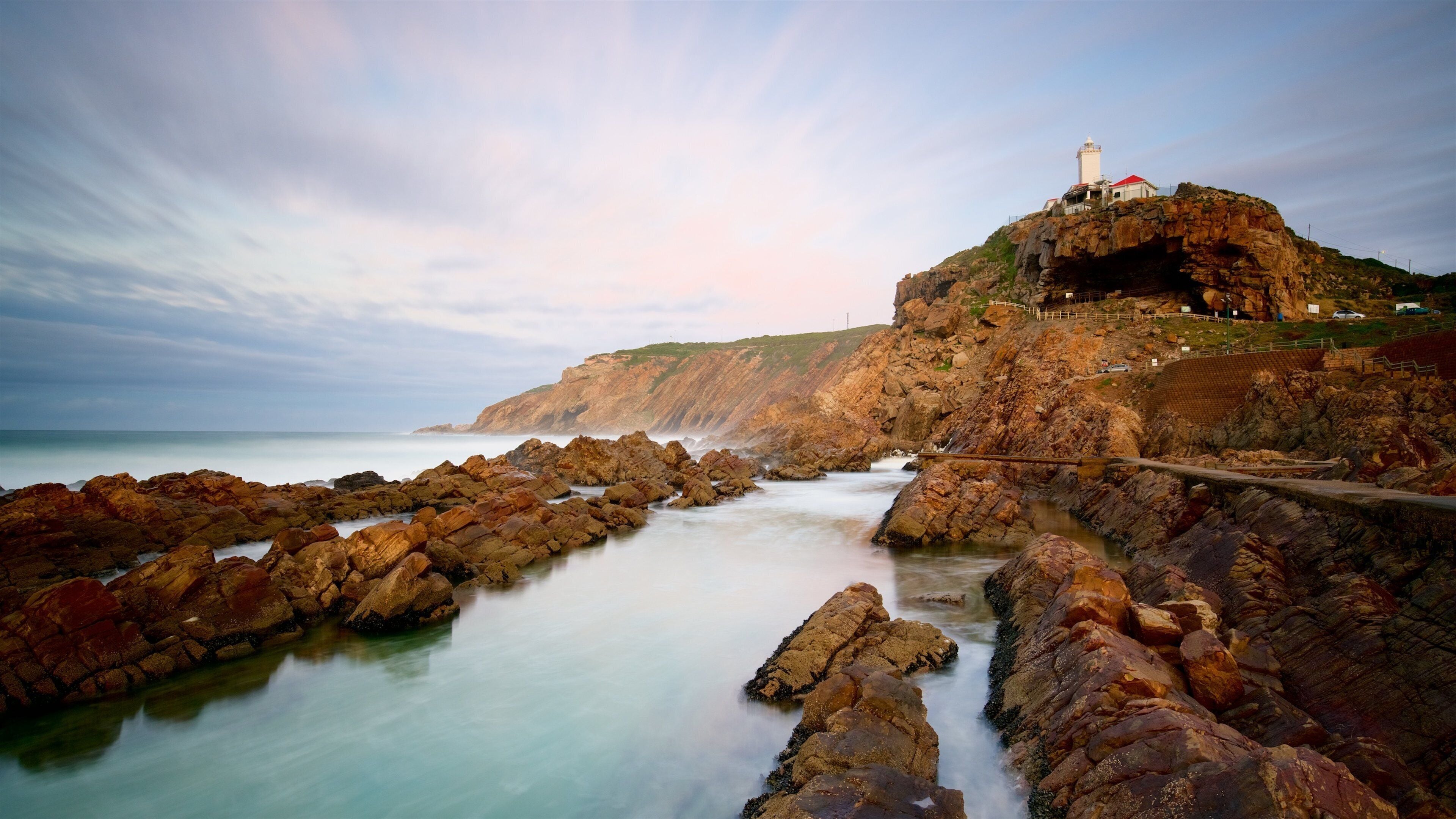 ประภาคาร St. Blaize แสดง ชายฝั่งหิน, วิวทิวทัศน์ และ ประภาคาร